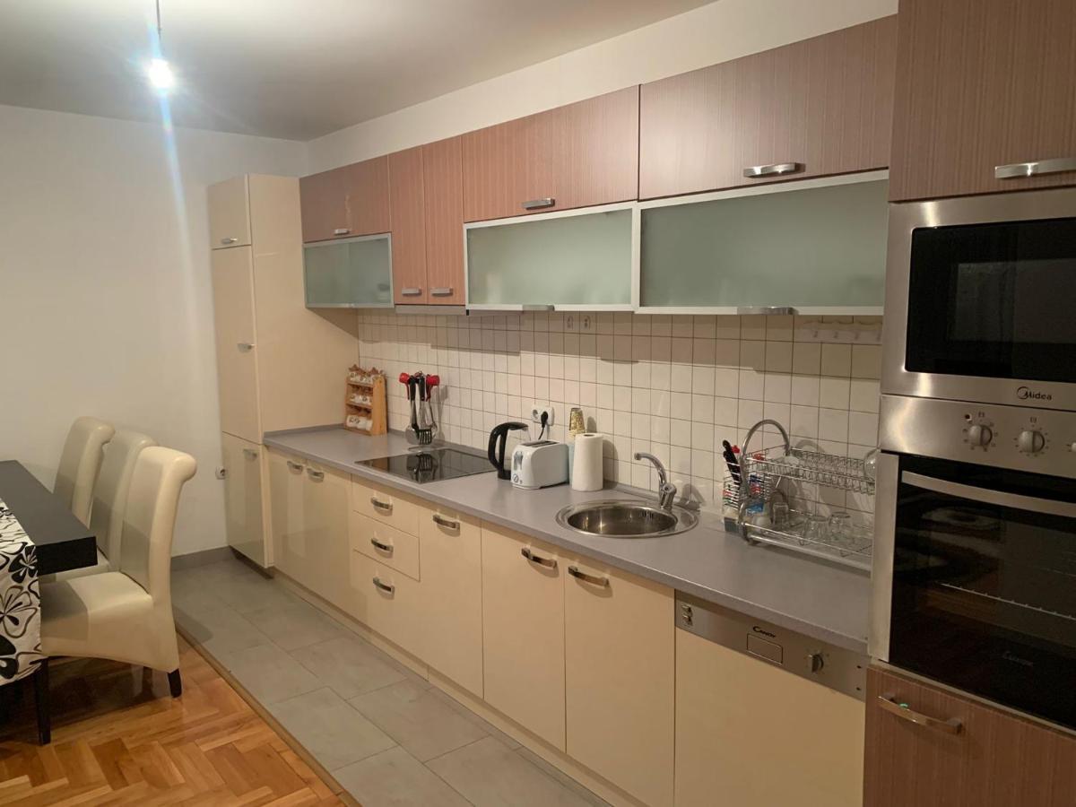 Big Spacious Apartment In Pej Center With Wi-Fi Peje Luaran gambar