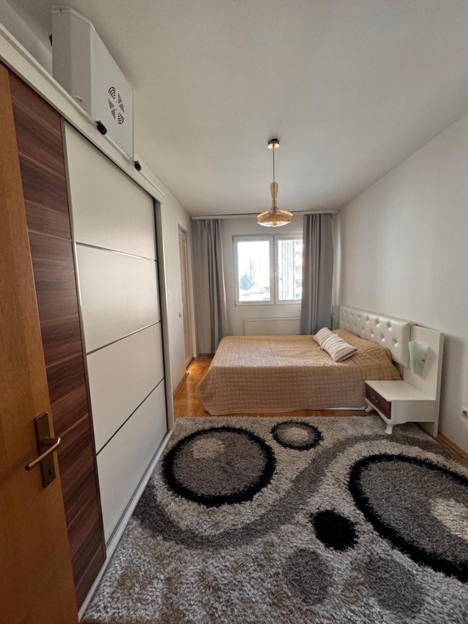 Big Spacious Apartment In Pej Center With Wi-Fi Peje Luaran gambar