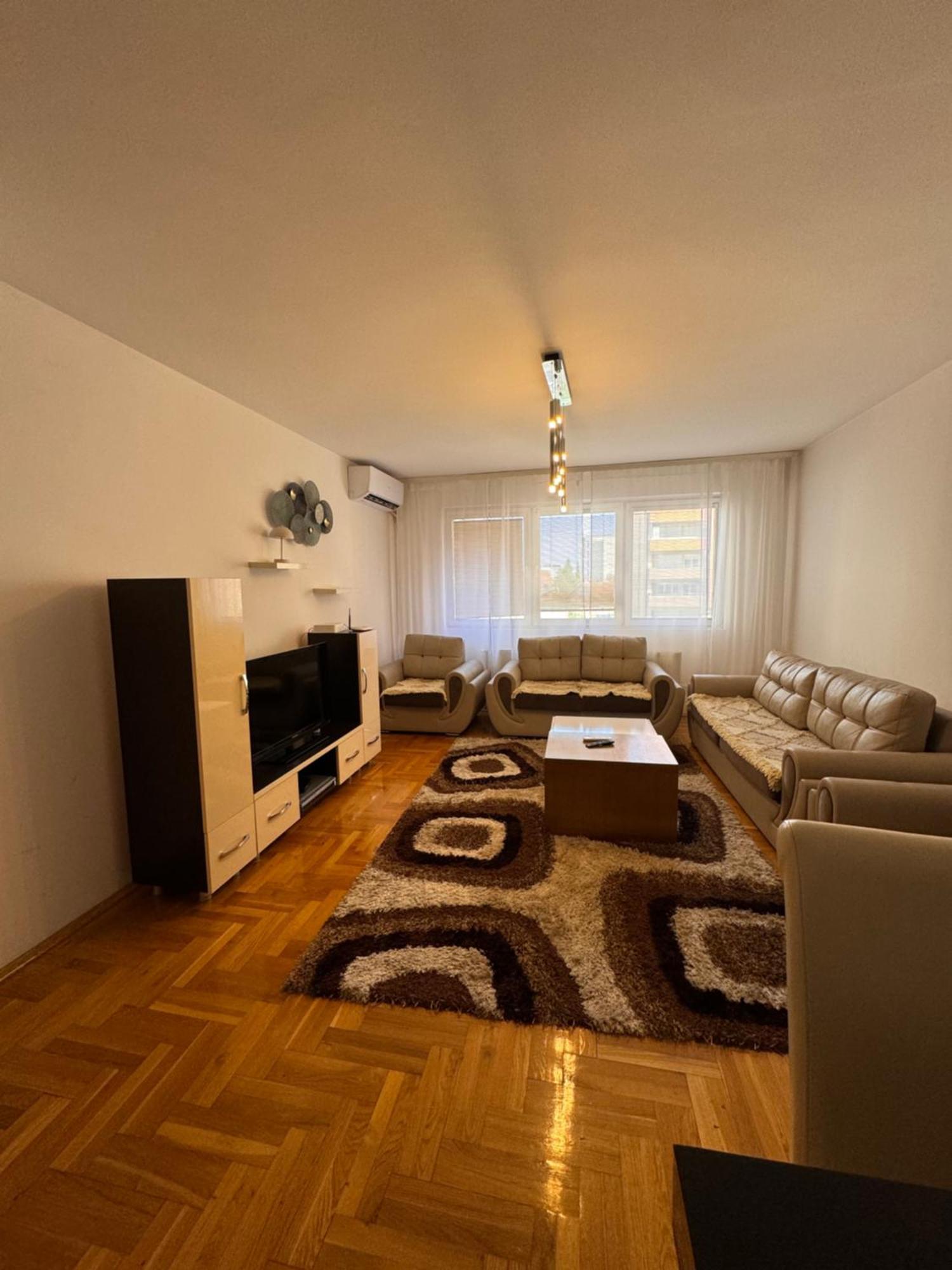 Big Spacious Apartment In Pej Center With Wi-Fi Peje Luaran gambar