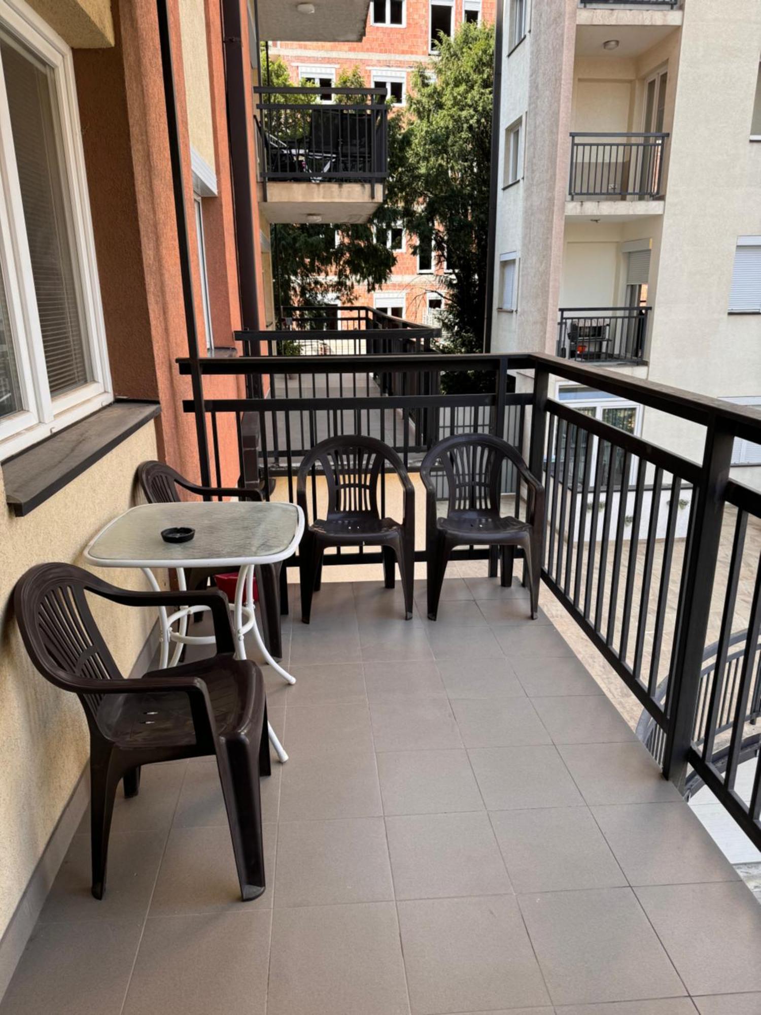Big Spacious Apartment In Pej Center With Wi-Fi Peje Luaran gambar